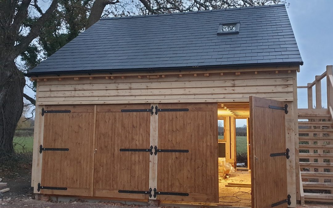 Raised-Eaves Oak Barn in Hamptworth