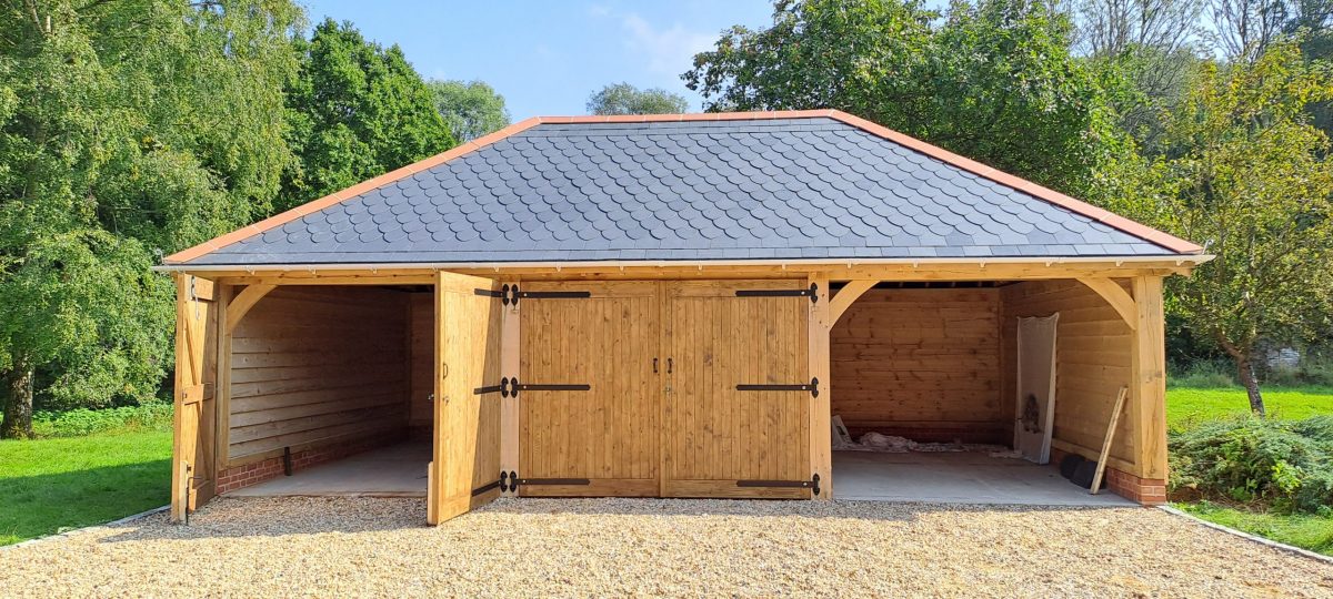 Three bay garage in Berkshire between Newbury and Marlborough